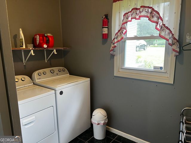 208 Kentucky Drive NE, Calhoun, GA 30701
