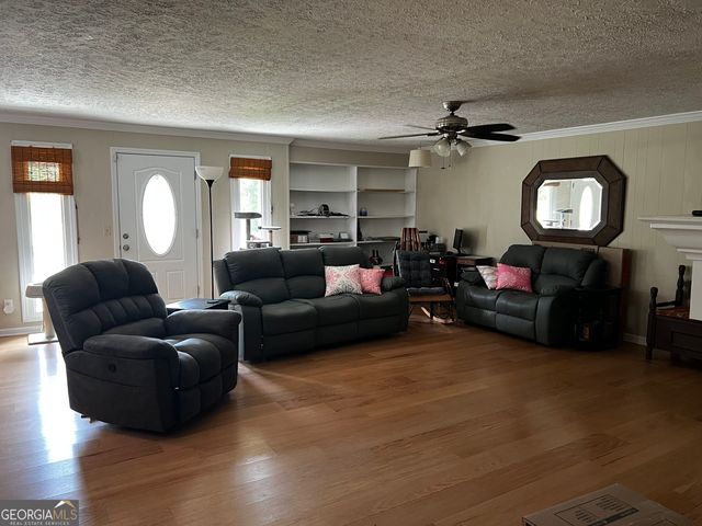 208 Kentucky Drive NE, Calhoun, GA 30701