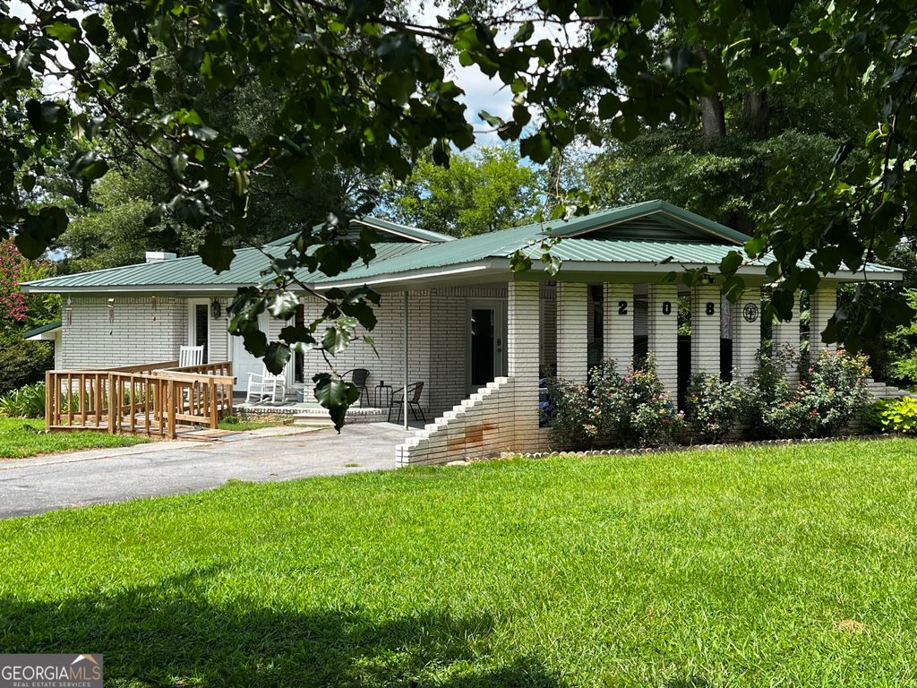 208 Kentucky Drive NE, Calhoun, GA 30701