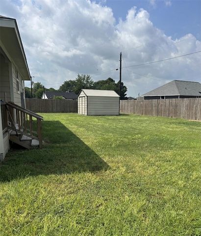 15 Lenora Drive, Hearne, TX 77859
