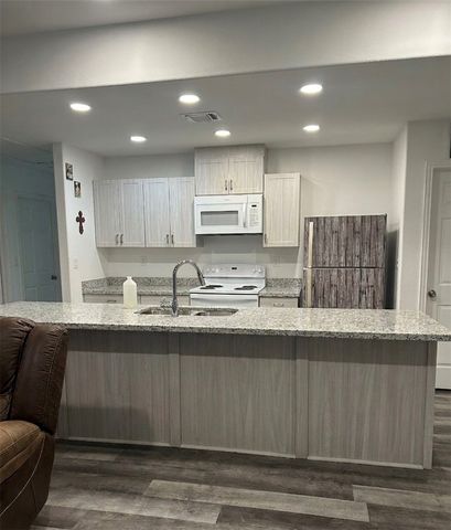 15 Lenora Drive, Hearne, TX 77859