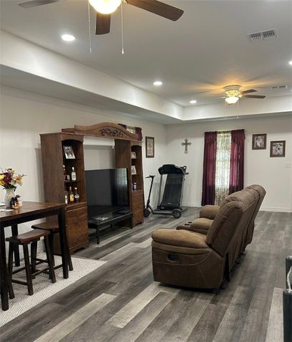 15 Lenora Drive, Hearne, TX 77859