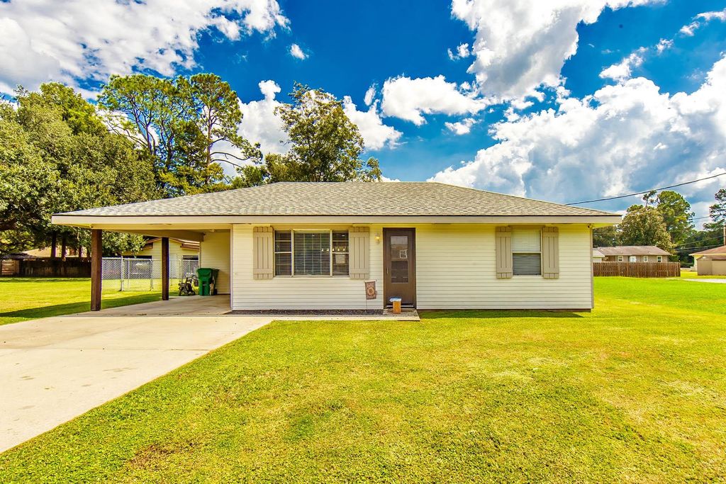 209 Cherry Dr, Thibodaux, LA 70301