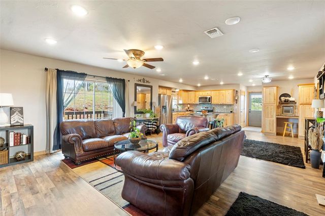 10895 E Priaire Grove Road, Guthrie, OK 73044