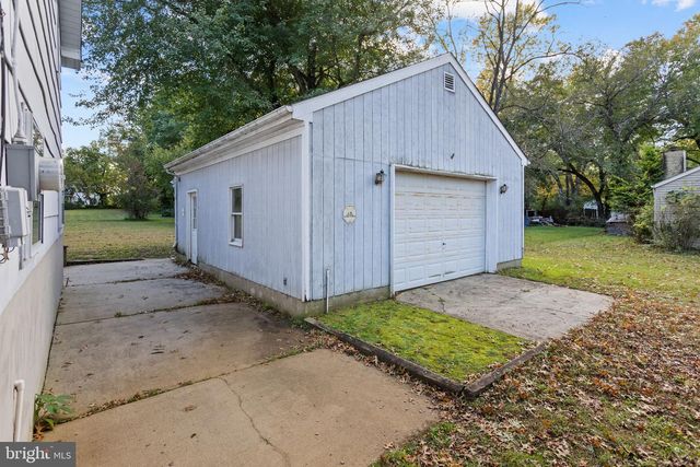 32 HIGHBRIDGE RD, Bordentown, NJ 08620