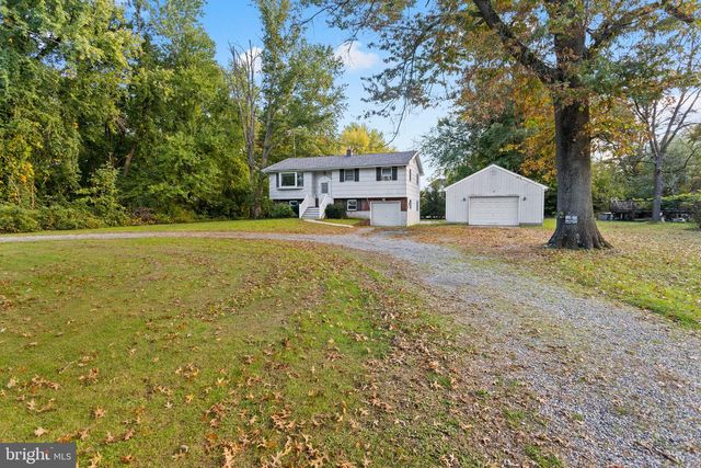 32 HIGHBRIDGE RD, Bordentown, NJ 08620