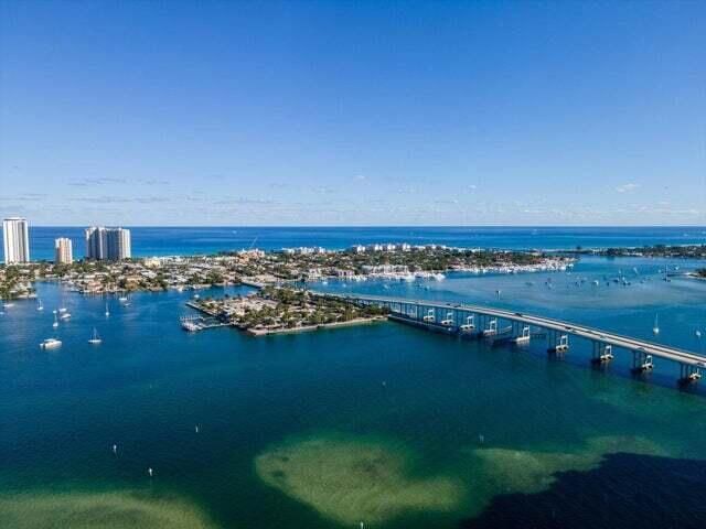 2650 Lake Shore Drive 1004, Riviera Beach, FL 33404