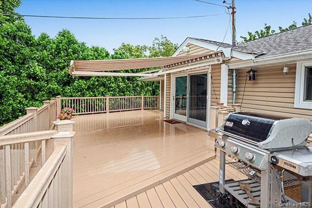 7 Beatrice Lane, Old Bethpage, NY 11804