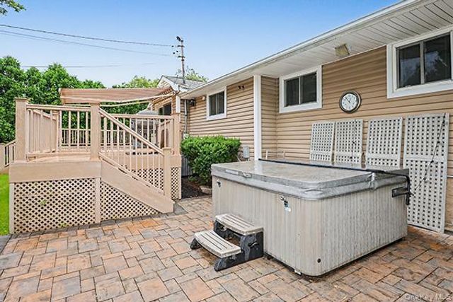 7 Beatrice Lane, Old Bethpage, NY 11804