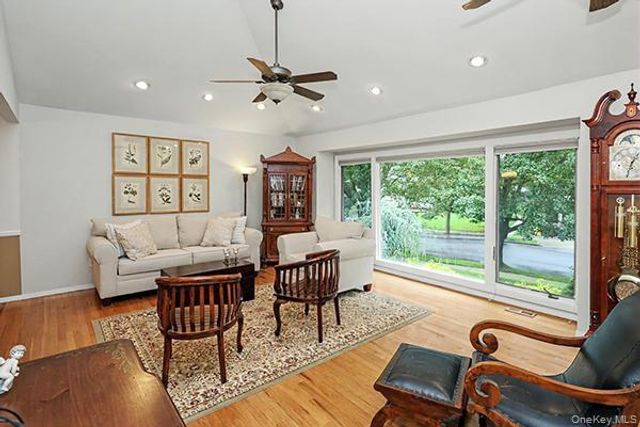 7 Beatrice Lane, Old Bethpage, NY 11804