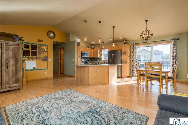 220 Cole Court, Mankato, MN 56001