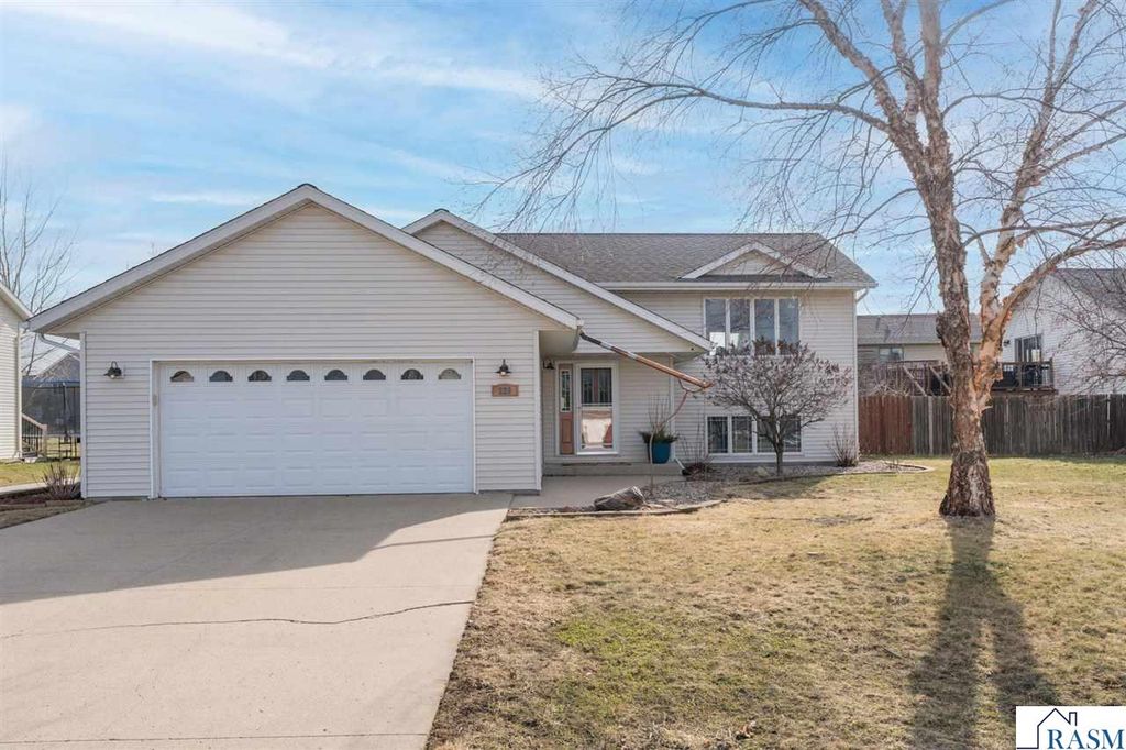 220 Cole Court, Mankato, MN 56001
