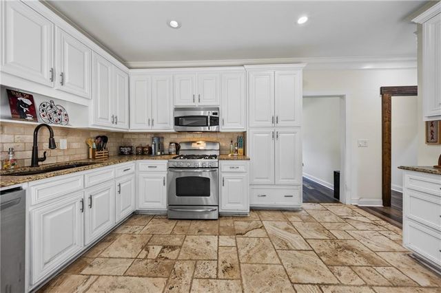 2872 Summit Crest Lane, Snellville, GA 30078