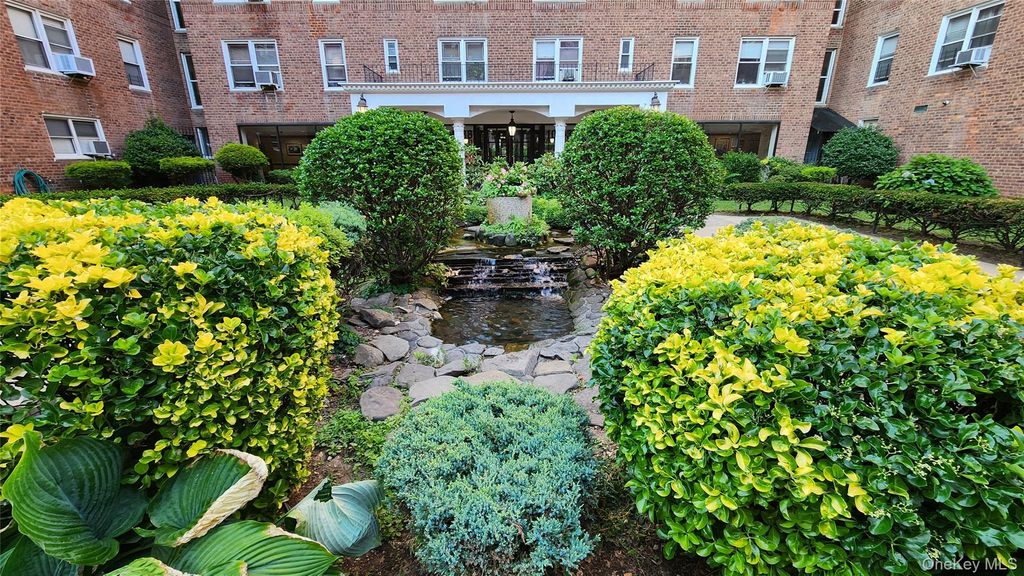 105-37 64 Avenue 6E, Forest Hills, NY 11375 — photo 2