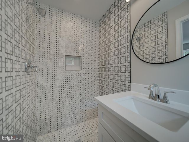 5615 OLD BRANCH AVE, Temple Hills, MD 20748