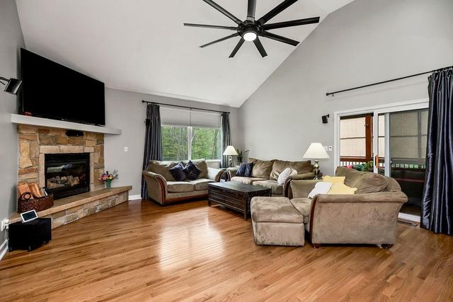 3651 Tonganoxie Road, Leavenworth, KS 66048