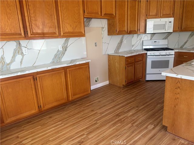 4913 Singing Hills, Banning, CA 92220