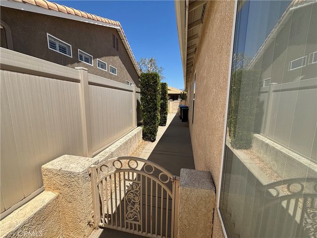 4913 Singing Hills, Banning, CA 92220