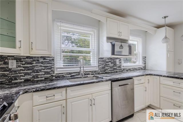 9 Haven Terrace, Parlin, NJ 08859