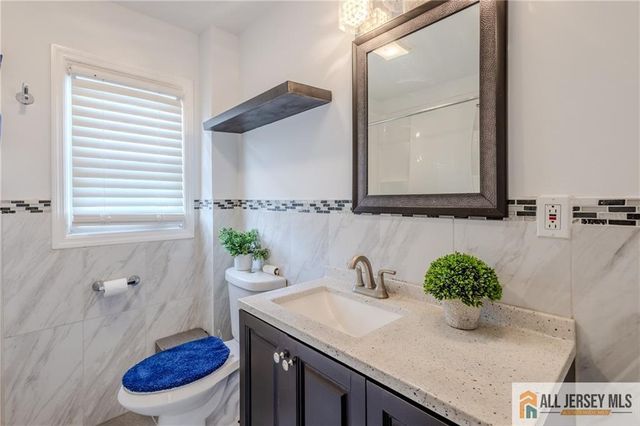9 Haven Terrace, Parlin, NJ 08859