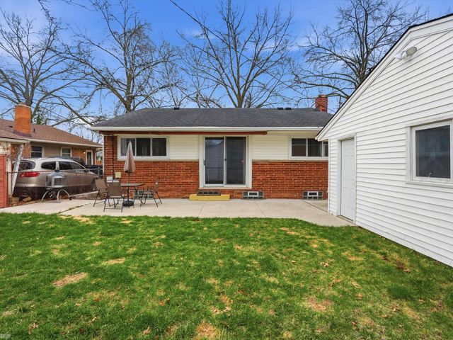 24613 Princeton Street, Saint Clair Shores, MI 48080