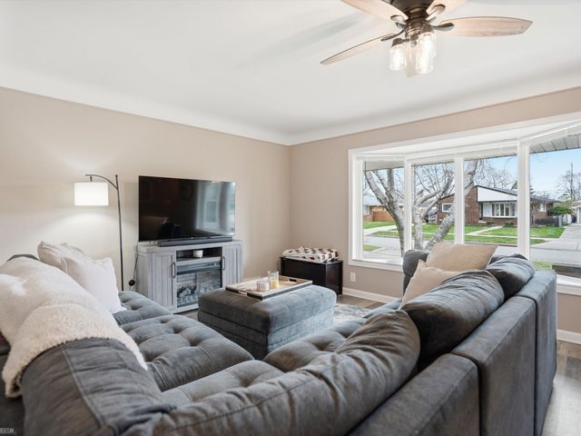 24613 Princeton Street, Saint Clair Shores, MI 48080