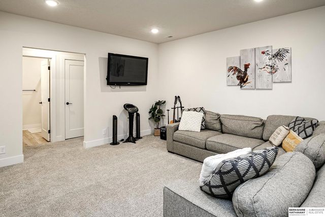 12104 S 209th Street, Gretna, NE 68028