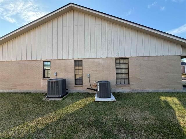 8 Bayou Bend Place, Beaumont, TX 77706