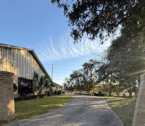 8 Bayou Bend Place, Beaumont, TX 77706