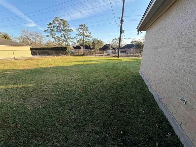 8 Bayou Bend Place, Beaumont, TX 77706