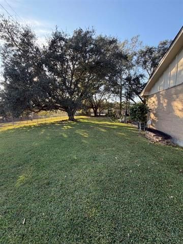 8 Bayou Bend Place, Beaumont, TX 77706