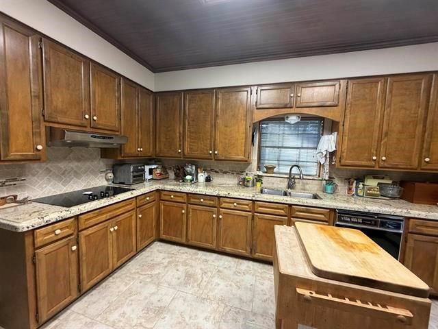 8 Bayou Bend Place, Beaumont, TX 77706