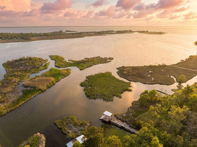 203 Pitts Bayshore Drive, Freeport, FL 32439