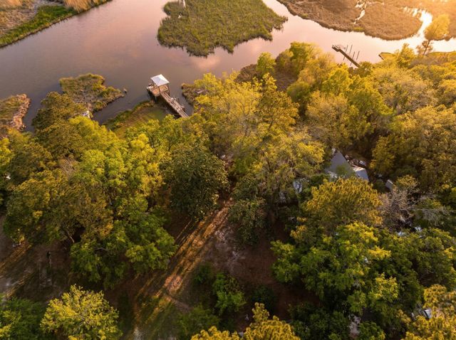 203 Pitts Bayshore Drive, Freeport, FL 32439