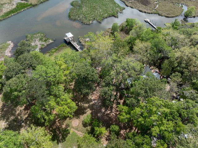 203 Pitts Bayshore Drive, Freeport, FL 32439