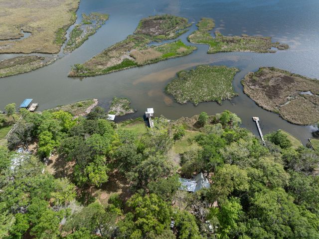 203 Pitts Bayshore Drive, Freeport, FL 32439