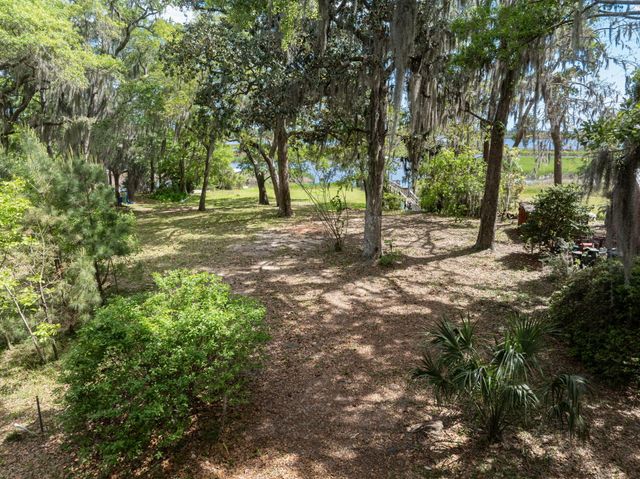 203 Pitts Bayshore Drive, Freeport, FL 32439