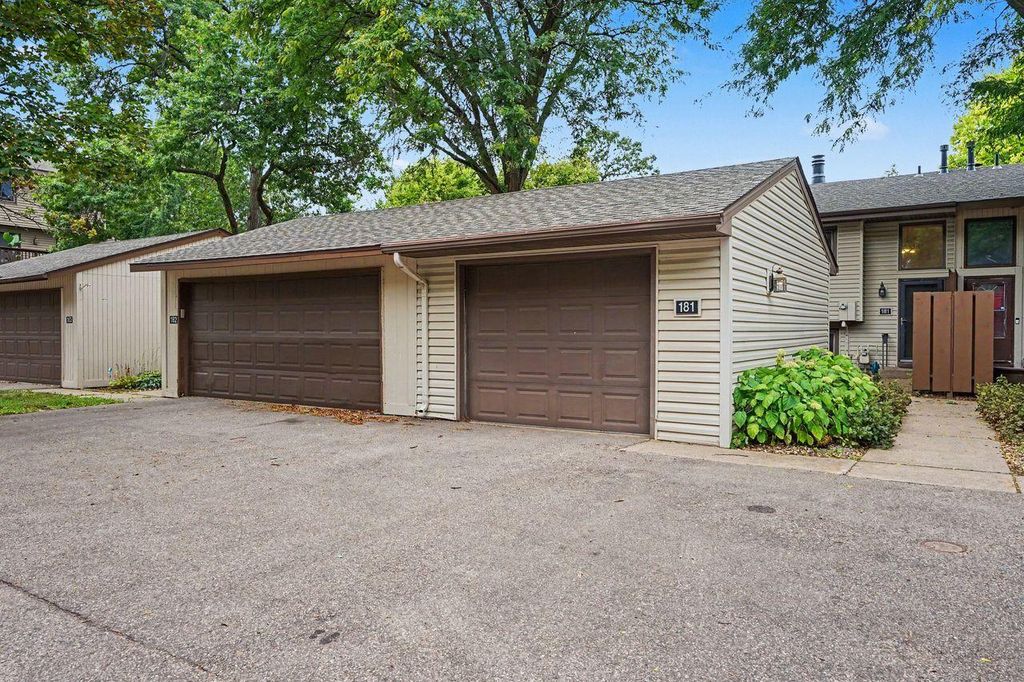 181 River Woods Lane, Burnsville, MN 55337 — photo 2
