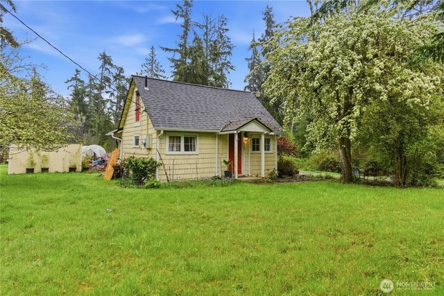 6557 Cultus Bay Road, Clinton, WA 98236
