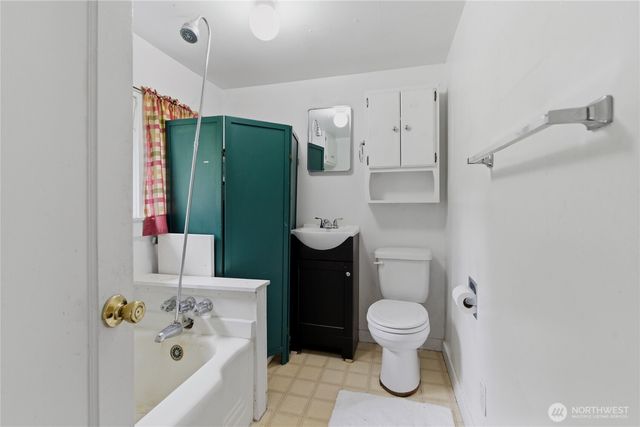 6557 Cultus Bay Road, Clinton, WA 98236