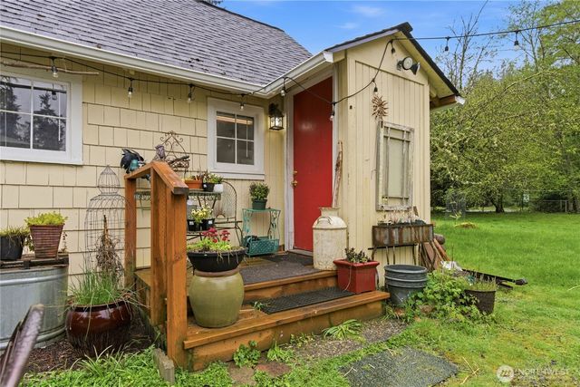 6557 Cultus Bay Road, Clinton, WA 98236