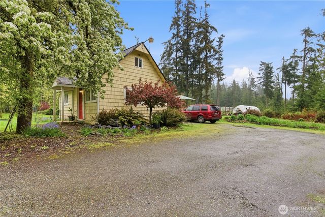 6557 Cultus Bay Road, Clinton, WA 98236