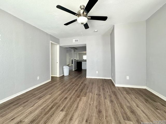 1611 La Manda, San Antonio, TX 78201