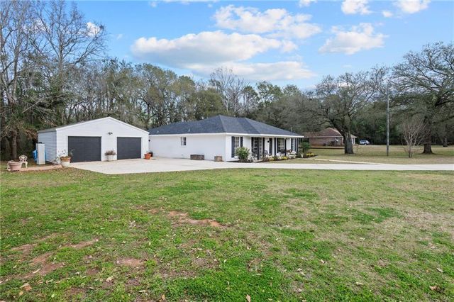 10588 Rhett Mcconnell Road, Theodore, AL 36582