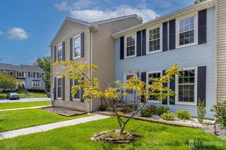 35 E Byrnes Lane E, Sayreville, NJ 08872