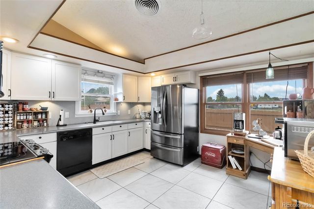 15863 E 7TH Avenue, Aurora, CO 80011