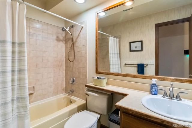 15863 E 7TH Avenue, Aurora, CO 80011