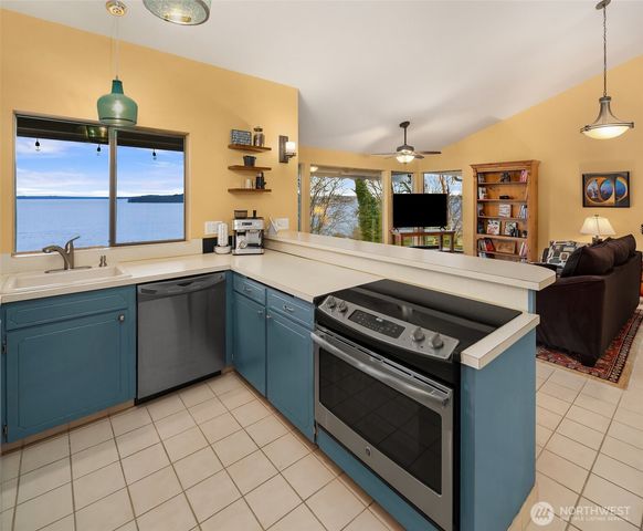 21553 1st Court S, Normandy Park, WA 98198