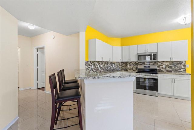 110 SW Peacock Blvd Apt 6-101 St, Port St Lucie, FL 34986