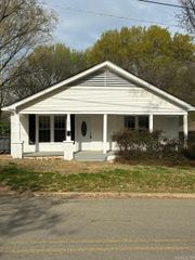 601 N Hickory, Searcy, AR 72143